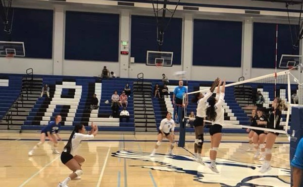 Falcons Open BVC Play with Sweep; Extend Conference Win Streak to 20