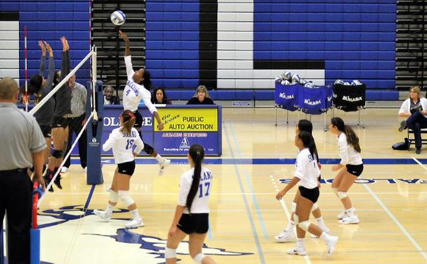 Volleyball Opens BVC Play with Sweep of Marin